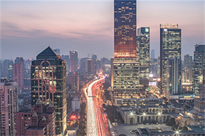 Hilarious! Shanghai boy starts a unique hobby： collecting street food from all over the world, starting a food journe